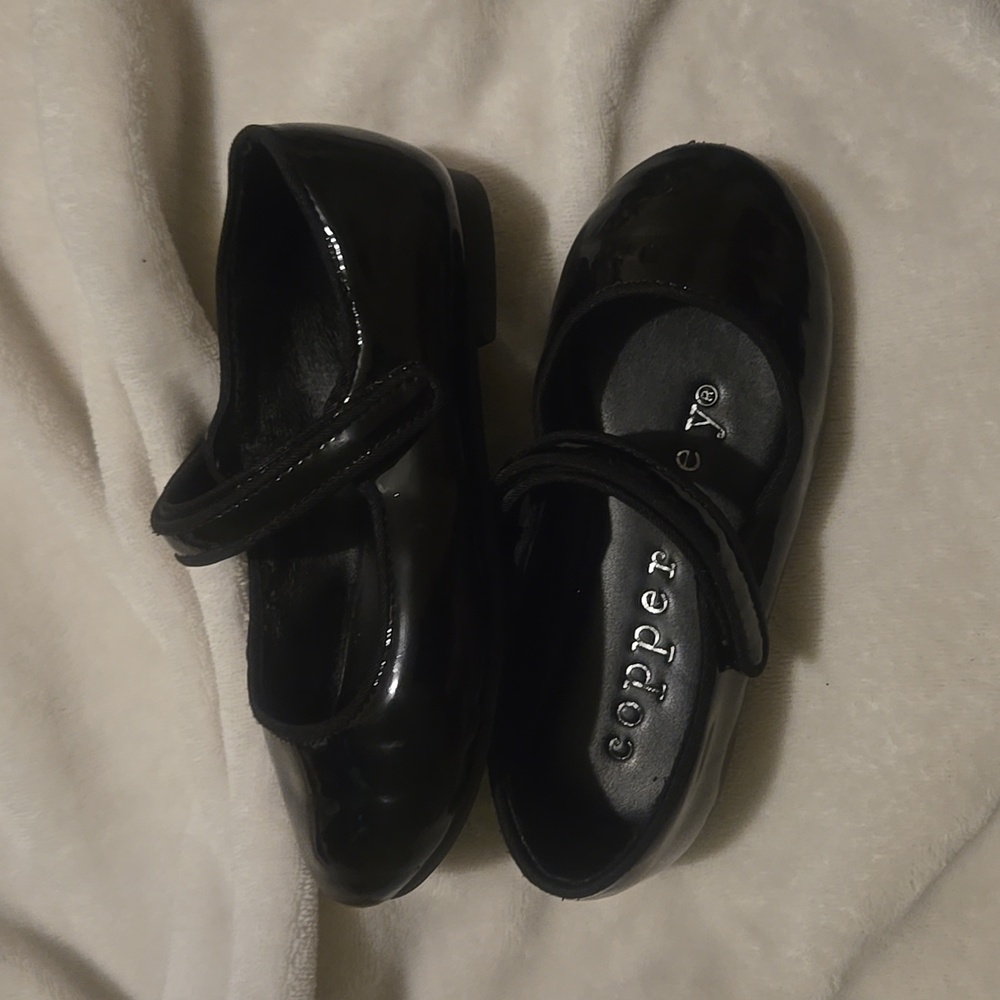 Copper Key Girls' Darrling Patent Mary Janes